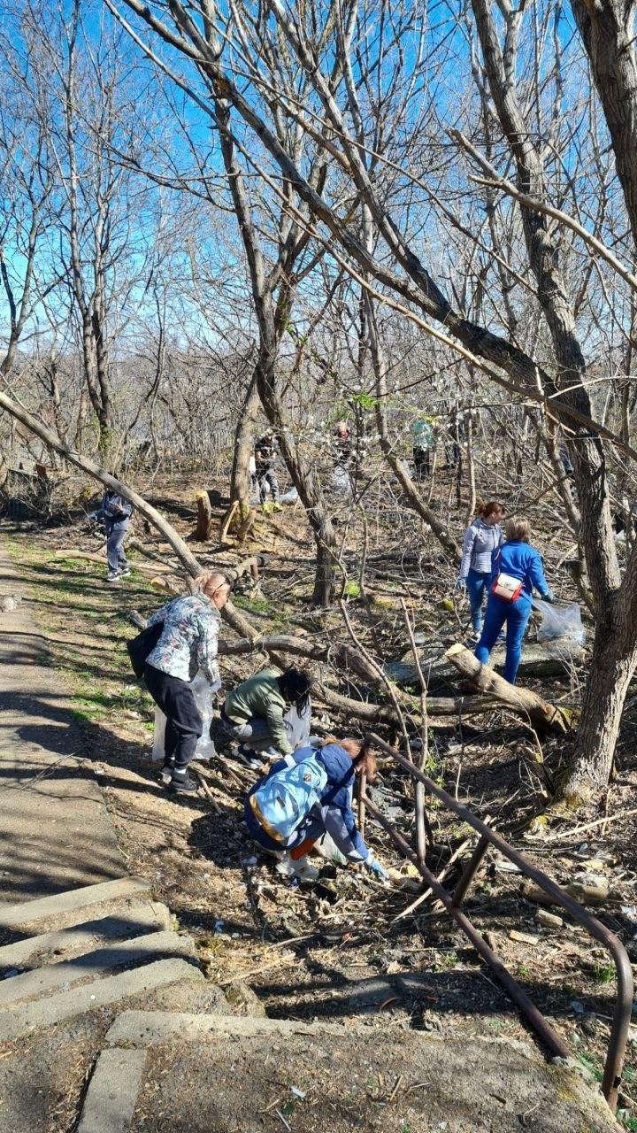 В Ставрополе около 35 тысяч человек вышли на первый большой субботник |  08.04.2024 | Ставрополь - БезФормата